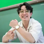 ドンデコルテ小橋共作、時計と人生の刻み方 ベイスターズ愛とモルモットに癒やされる日々