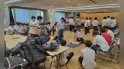 栄光学園、部活動生徒が救命講習でAED使用方法学ぶ