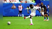 イングランドがフランスを6-4で破りW杯3位、サカがハットトリック達成