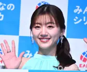 元日向坂46佐々木美玲、爽やか水色ワンピで登場「ウォーターです！」