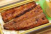 ファミマの「上 鹿児島県産うなぎ蒲焼重」を実食レビュー、2,680円の価値はあるか