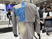 ビジネスマン向け「ファン付きウェア」、2つのアプローチ