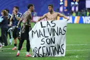 アルゼンチン選手「フォークランド横断幕」 FIFAが対応検討、過去に罰金事例