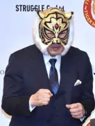 闘病中の初代タイガーマスク、弟子の引退試合で「タイガーステップ」披露