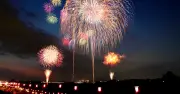 花火大会の有料席が「プレミアム化」、最高位席は平均4万円超え