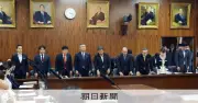 国旗損壊罪法案、参院内閣委で可決 違憲指摘残し成立へ