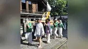 「下駄の日」に日田市で巨大下駄みこし奉納、生産者「夏にぴったり」