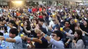 宮崎の「えれこっちゃ」でギネス達成、682人が同時に飲料注ぐ