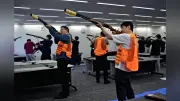 群馬の「クマゲキ」が銃猟免許試験対策の勉強会　山本知事らが模造銃で安全確認
