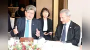 萩生田光一氏、存在感増す 外遊や他党パイプ役に