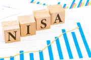 NISA利用者の約半数が「NISA貧乏」、積立額や年収だけでは測れない負担感