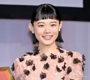 杉咲花、歌手の実母と笑顔あふれる2ショット「仲良し母娘すてき」 母・チエ・カジウラが誕生日報告