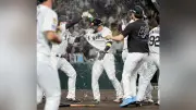 阪神・近本光司、左手首骨折から復帰即サヨナラ勝利に貢献