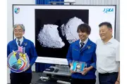 探査機「はやぶさ2」、小惑星「トリフネ」のフライバイ探査に成功　精細な写真公開