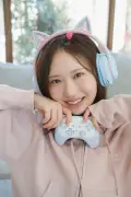 日向坂46藤嶌果歩、猫耳姿でリラックスしたオフ感あふれる写真集カット解禁