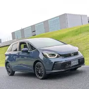 ホンダがフィット改良モデル発売、スポーティーな外観と快適装備を強化