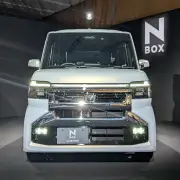 ホンダN-BOXカスタム、顔つきを「強さ」重視に変更。なぜ？