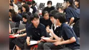 本庄東高等学校附属中学校の中学3年生、ユニクロ講師から世界の難民現状を学び子供服を難民へ送るプロジェクトに参加