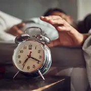 睡眠不足が肥満を招くメカニズム：ホルモンバランスの乱れと内臓脂肪増加の関係