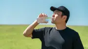 肝臓と腎臓を同時に守る水分補給法：スポーツドリンクのリスクと対策