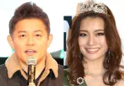 井戸田潤の妻・蜂谷晏海、美スタイル際立つ赤ワンピで息子と顔出し2ショット「赤ちゃんママにもパパにも似てる！」