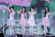 ILLIT東京公演にHANA・JISOO＆MOMOKAがサプライズ登場、会場どよめく