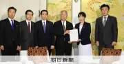 皇室典範改正案が成立へ 女性天皇の是非めぐり賛否両論