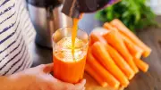 玄米菜食や野菜ジュースは逆効果？現役医師が語るがん食事療法の真実