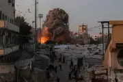 イスラエル軍、ガザのモスクを攻撃 ハマスの武器庫と主張