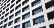 総務省、SNS事業者に投稿前対策を要求　偽広告や誹謗中傷で有識者会議