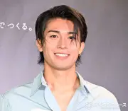 サッカー日本代表・中村敬斗、スキンケア公開「洗顔と保湿」化粧水忘れたら上田綺世選手が貸してくれる