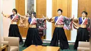 鹿児島大よさこいサークル、創作隼人舞を知事に披露