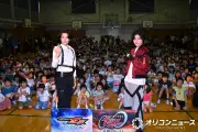 仮面ライダーゼッツ＆超ギャバンが都内小学校に登場、500人の生徒が大興奮