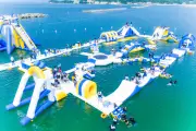 関西最大級の海上アスレチック「AQuaLooP」和歌山片男波に今夏登場、新遊具追加でスケールアップ