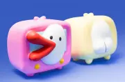 カンテレ「ハチエモン」がスクイーズに！もちもち触感で癒やしグッズ登場