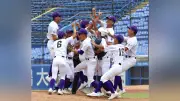 関東一が東東京大会3連覇、初回猛攻で二松学舎大付に圧勝