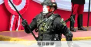 ケイコ・フジモリ大統領が独立記念パレードに出席、就任後初の公式行事