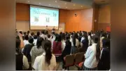 恵泉女学園で高1・2年生向け防犯セミナー、暗い道のイヤホン危険性を強調