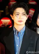 綱啓永、あっち向いてホイ最弱の板垣李光人に挑むもまさかの敗北「俺めっちゃ強い」がフラグに