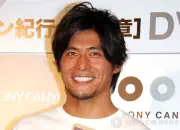 坂口憲二、湘南の海でサーフボード持つワイルドショット公開に絶賛の声