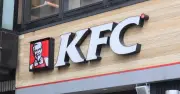 KFC、全店舗で通常営業を再開 ニチレイへの不正アクセスから9日で「旨味とチキンの旨味」も配布