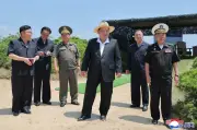 金正恩氏、駆逐艦「姜健」巡航ミサイル試験を視察 「絶対的な力」保有へ決意