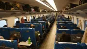 座席論争に終止符！近鉄特急の「全力リクライニング」座席が画期的