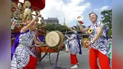 小倉祇園太鼓の太鼓総見、小倉城周辺で華麗なばちさばき披露