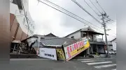 熊本県で震度7の地震から一夜　住宅倒壊や被害の全容が明らかに