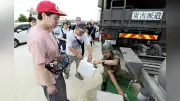 交通やライフライン寸断、被災者悲鳴「家は電気も水も使えない」「ガソリン・電気・食料はいつ手に入るのか」