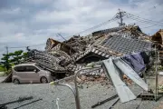 熊本地震死者17人に、心肺停止6人 イオンモールで救助活動続く