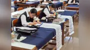 共立女子第二中2、書道で屈原の漢詩「漁夫辞」清書に挑戦