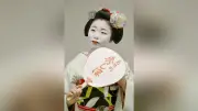 京都花街の芸名入りうちわ、涼とともに芸を届ける