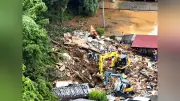 栃木・足利市土砂崩れ、倒壊家屋から60代女性死亡確認 夫婦と連絡取れず